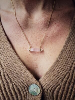 COLLIER BARRE DE QUARTZ ROSE